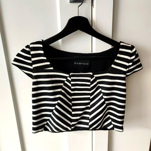 *SOLD* Graphic crop top
